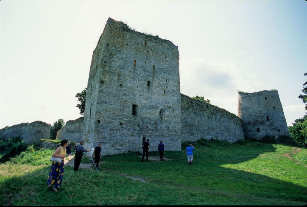 Изборская крепость. XIV век. Фото: Александр Лыскин