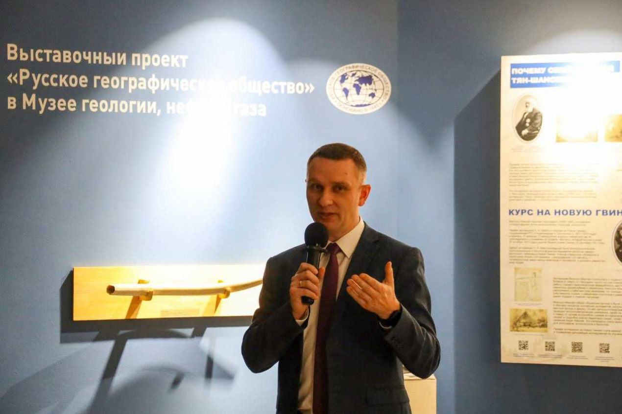 Артур Латыпов на церемонии открытия выставки. Фото: Антон Шипунов / пресс-служба Музея геологии, нефти и газа