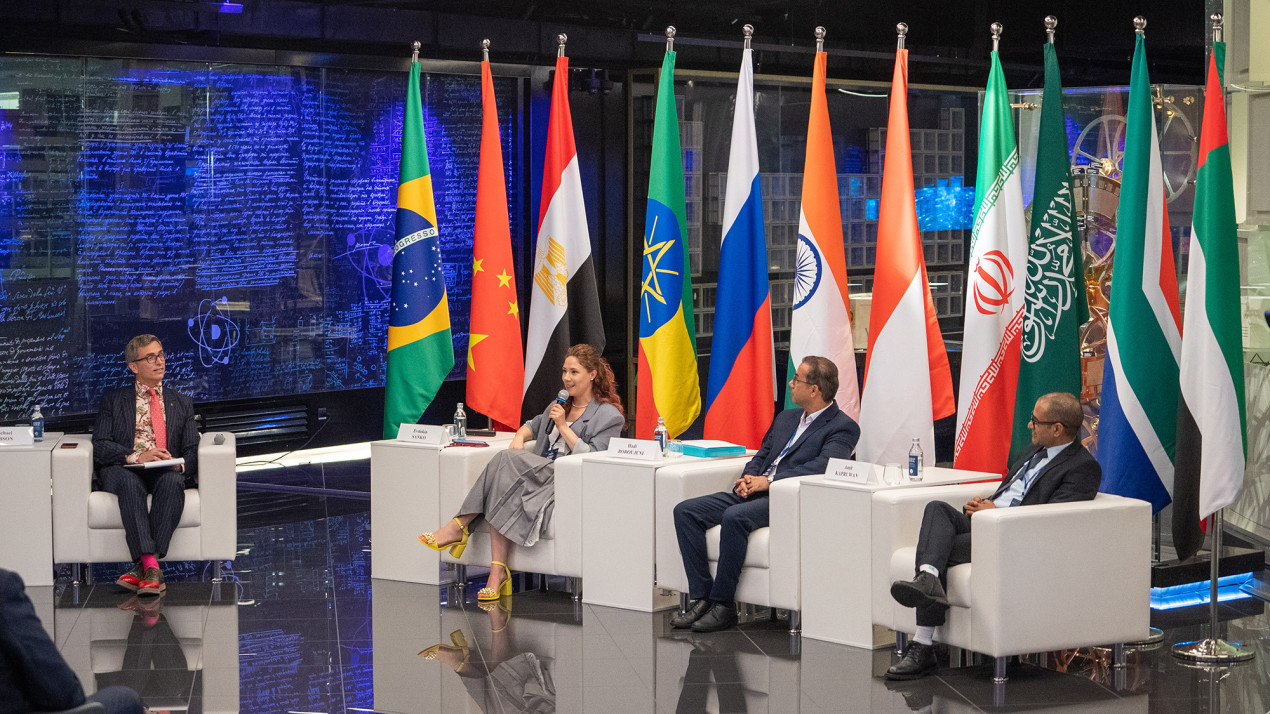The atmosphere of the “ATOM” museum emphasized the scientific and humanitarian nature of the session. Photo: Vladimir Neskoromny / press-service of the RGS