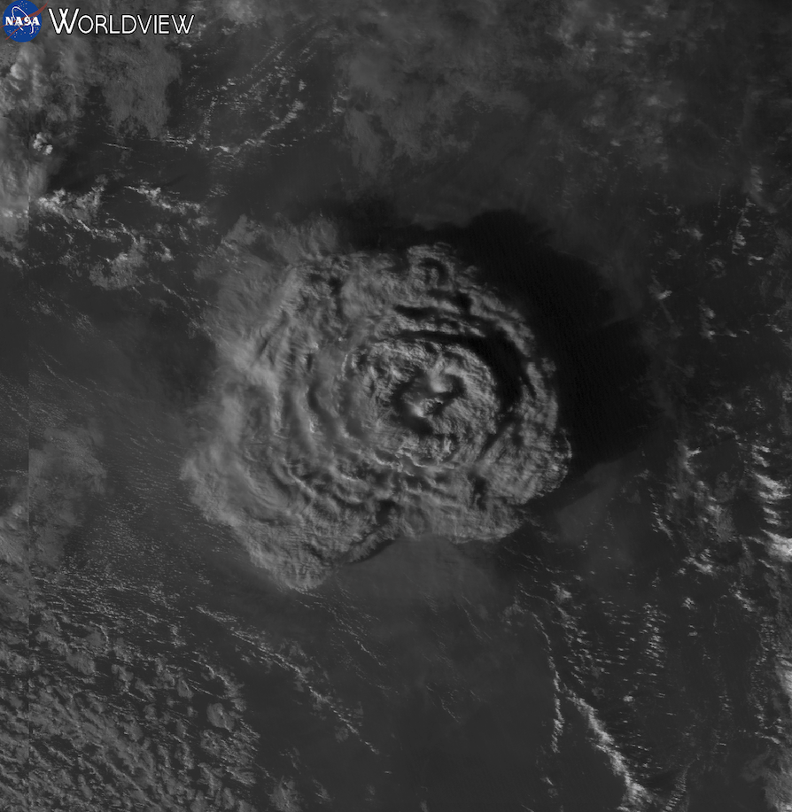Извержение вулкана Хунга-Тонга, вид с орбиты. Фото: NASA