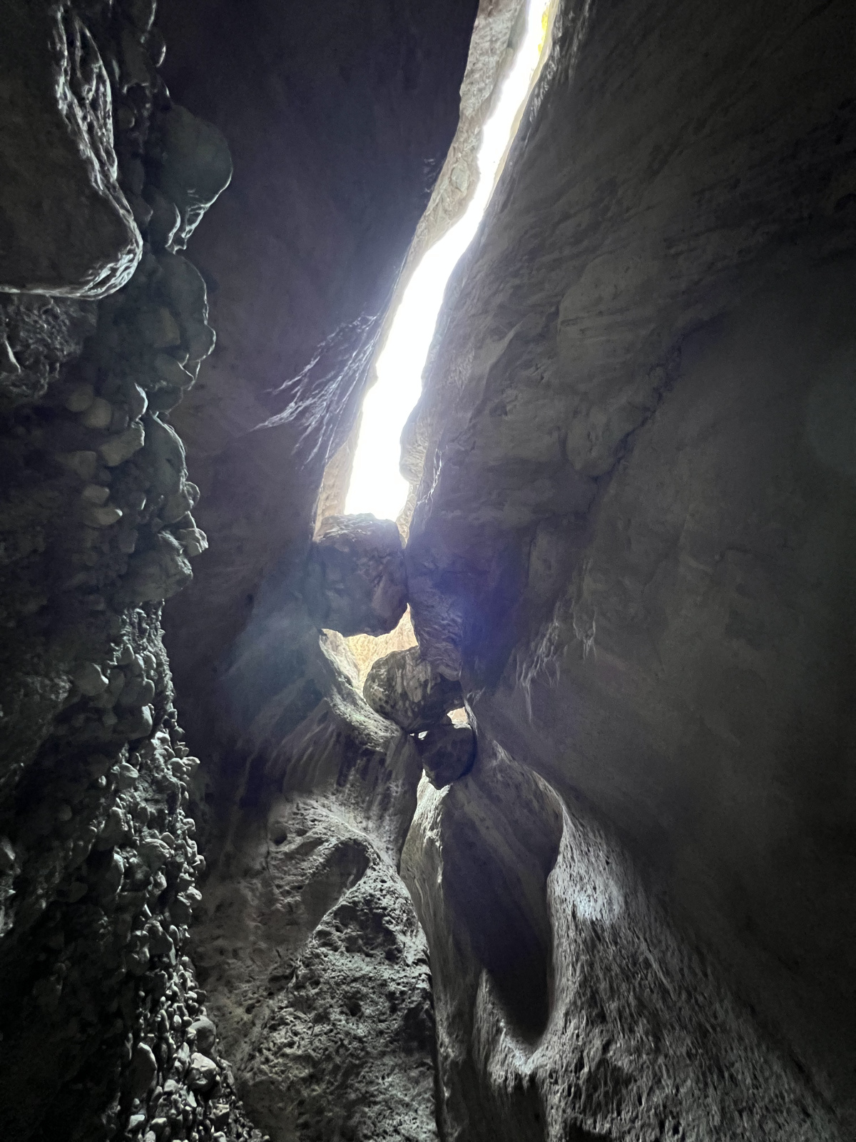 Тоннель, пробитый в скале. Фото: Мария Ермакова