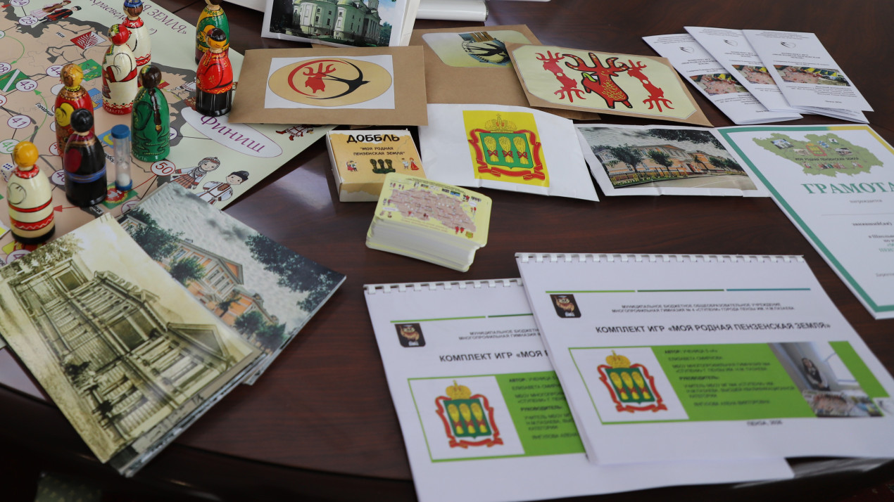 Доббль и домино. Фото предоставлено Юлией Смирновой