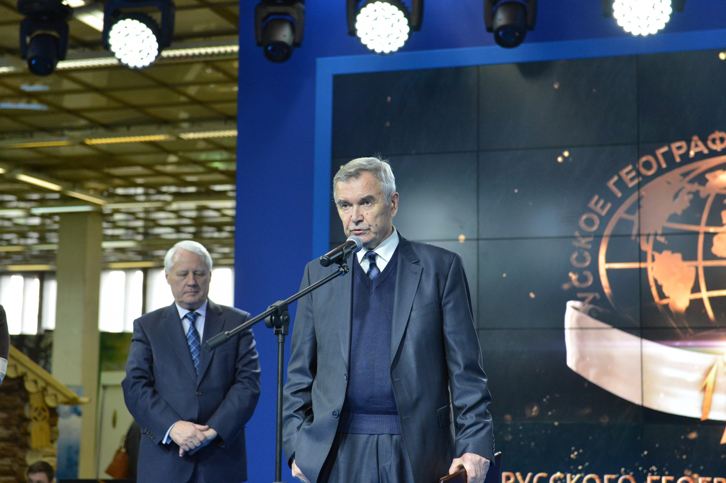 Слева направо: Первый Вице-президент РГО Н.С. Касимов, В.М. Неронов, Почётный Президент РГО В.М. Котляков
