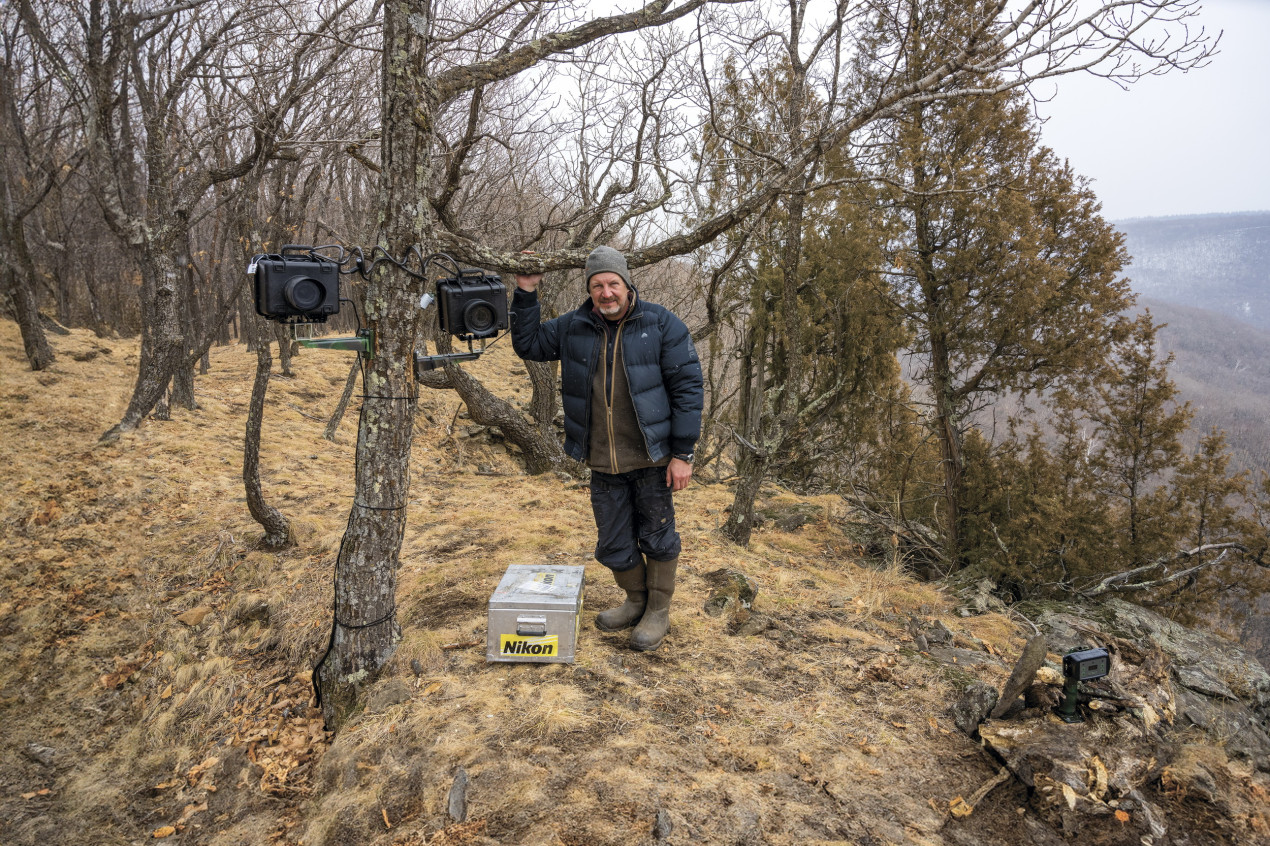 Фотограф дикой природы Сергей Горшков устанавливает фотоловушки
