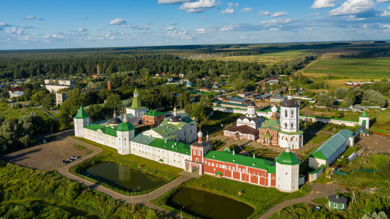 Вид на Николо-Пешношский монастырь летним вечером. Фото: Константин Пухов, участник конкурса РГО 