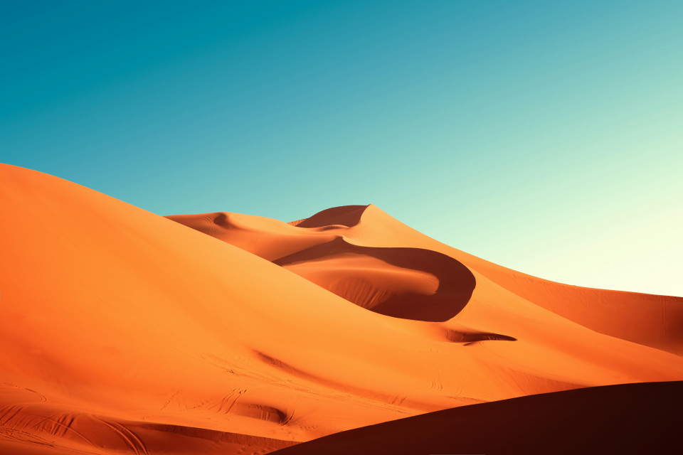 Рыжие дюны Сахары. Фото: Mohamed Nohassi / unsplash.com