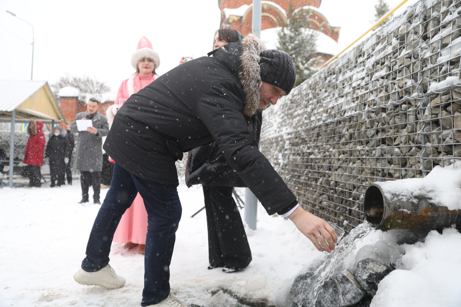 Дегустация воды. Фото: пресс-служба администрации Советского района города Казани