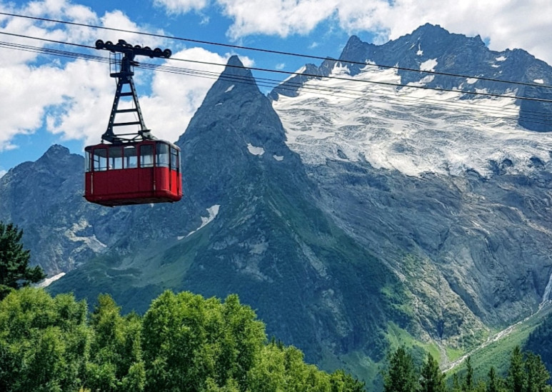 Канатная дорога к вершинам. Фото: Оксана Бордаева, участница конкурса РГО "Самая красивая страна"