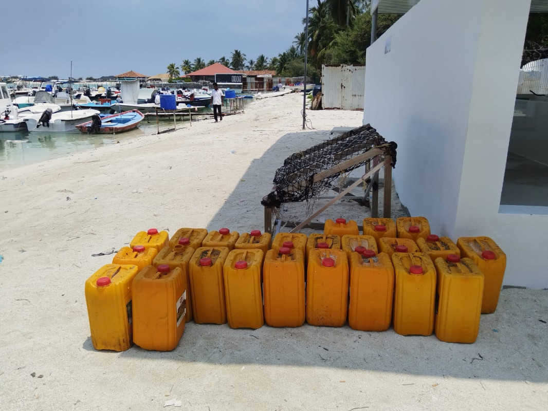 Fuel cans purchased in Malé. Photos of the expedition participants