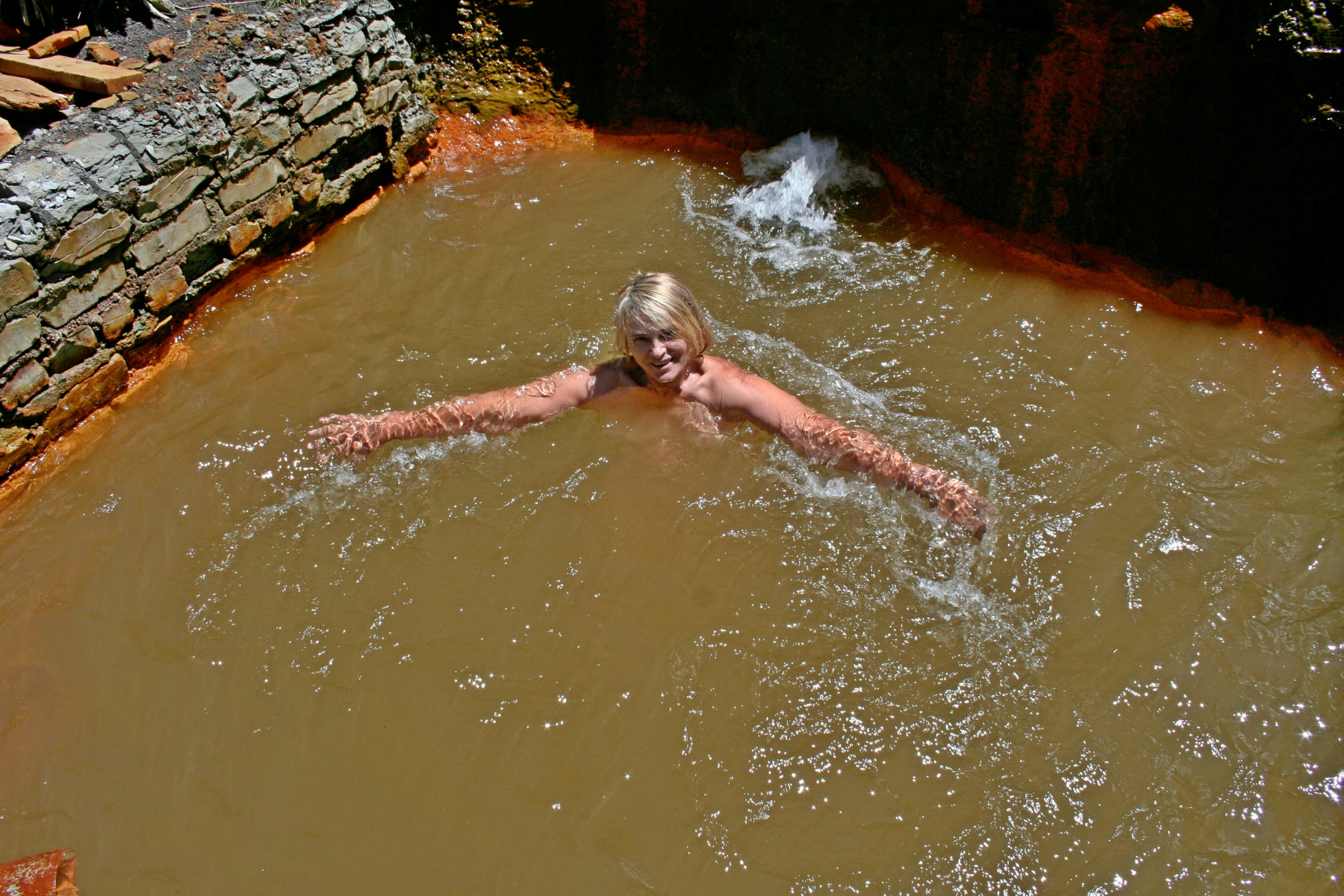 Теплая нарзанная ванна  источника Джылы-суу. Фото: Мария Воронова