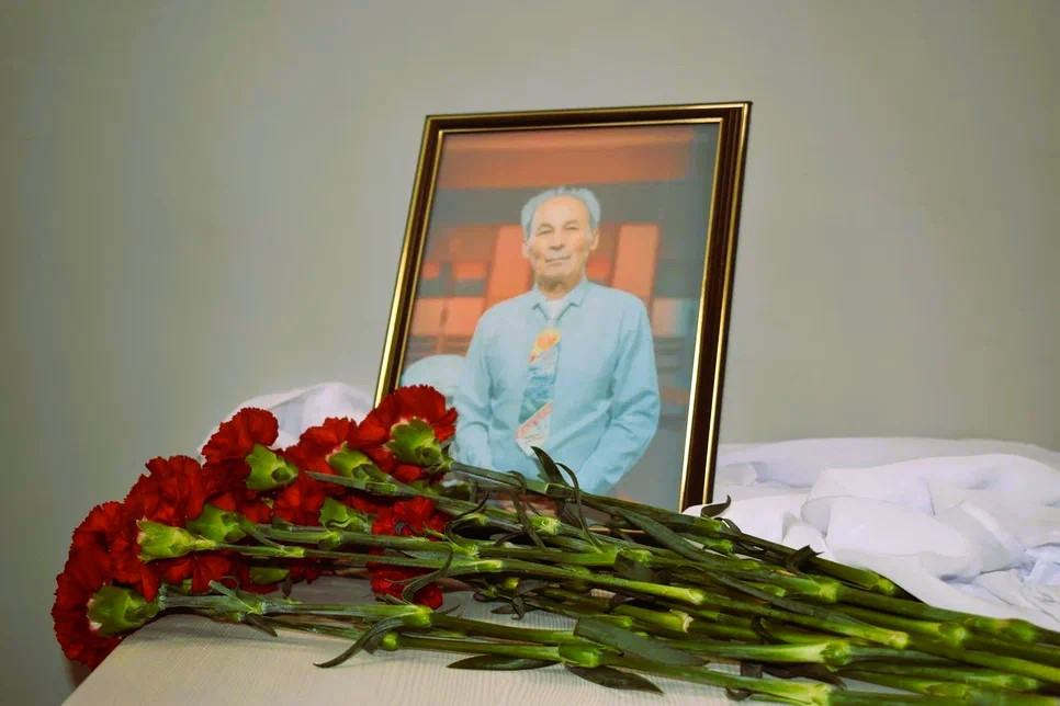 Церемония открытия памятной таблички РГО в честь Ивана Дубанова. Фото: пресс-служба школы №38 города Чебоксары