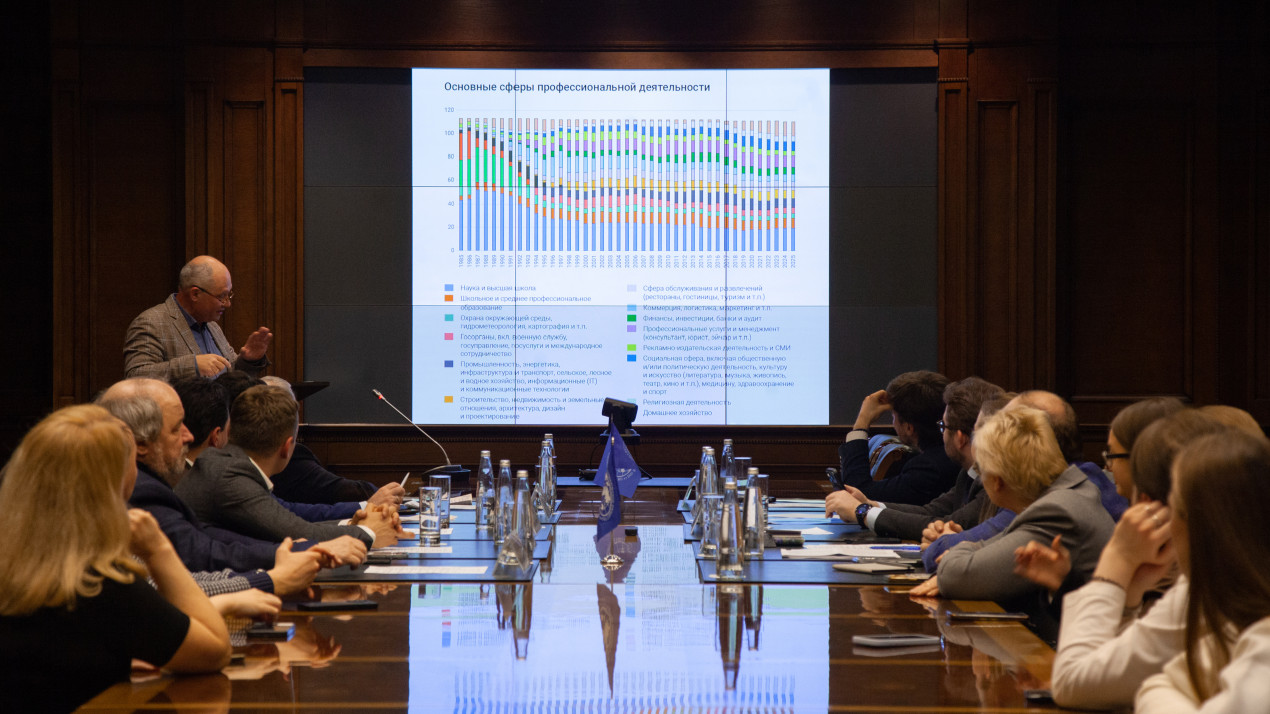 Выступление Андрея Панина напомнило о многозадачности современного географа. Фото: Анна Юргенсон/пресс-служба РГО