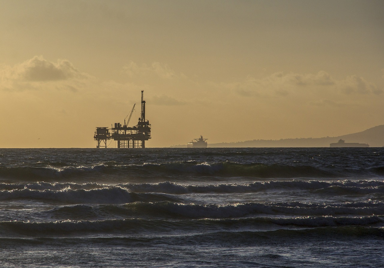 Нефтяная вышка. Фото: pixabay.com