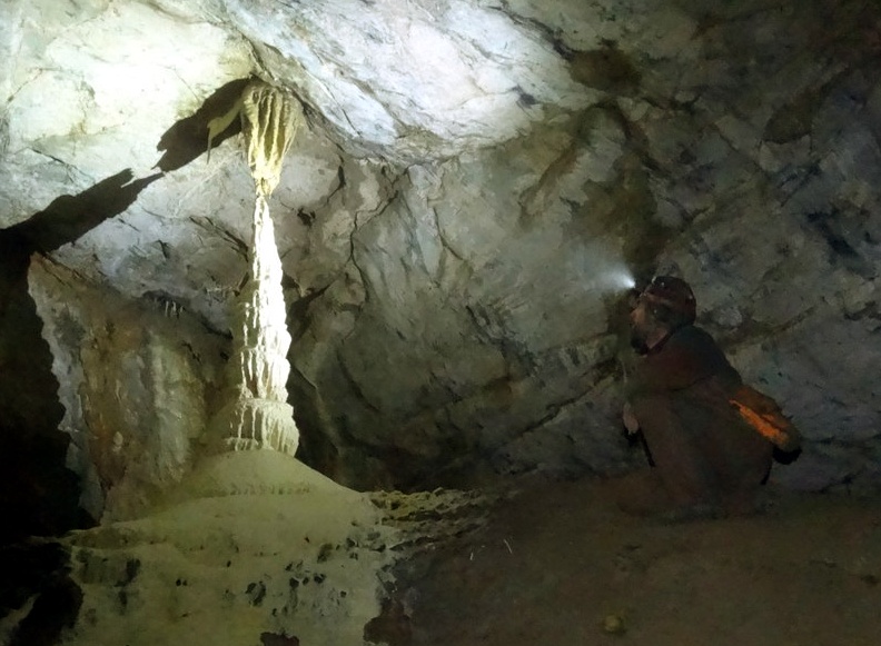 Сталагмит в пещере Кёк-Таш. Фото: Станислав Купцов
