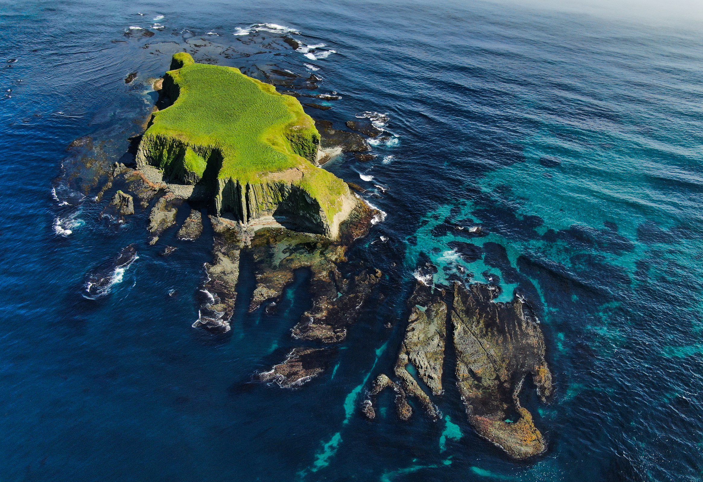 Труднодоступность Курильских островов позволила сохранить здесь эталонные участки природы. Фото: Максим Тарасов 