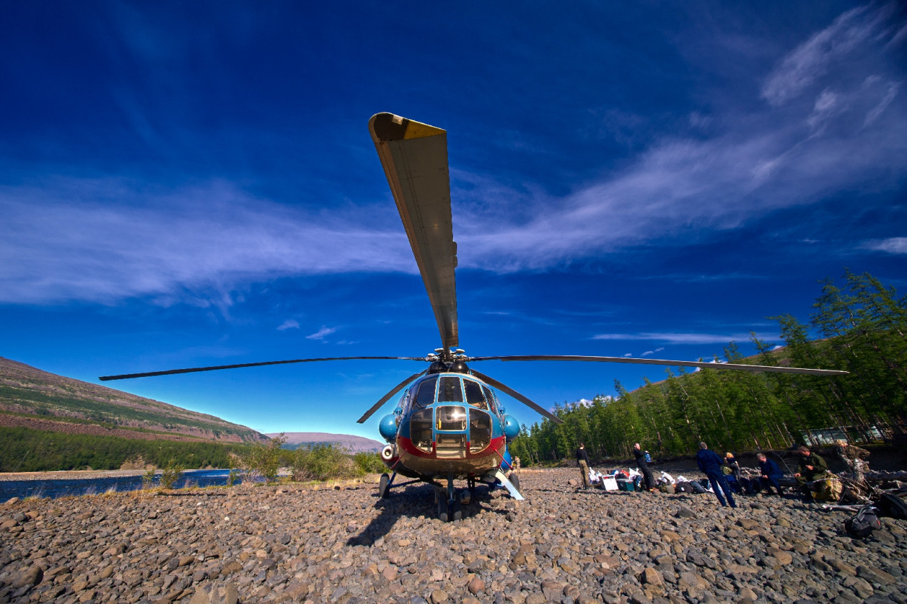 Группа специалистов высаживается в труднодоступных местах. Фото: официальный телеграм-канал «Заповедники Таймыра» 
