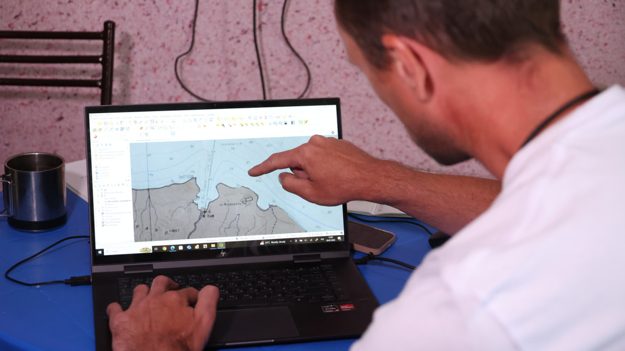 Исследования дна озера Иссык-Куль. В 2025 году специалисты анализировали акваторию водоема с помощью БПЛА. Фото: Сергей Фадеичев