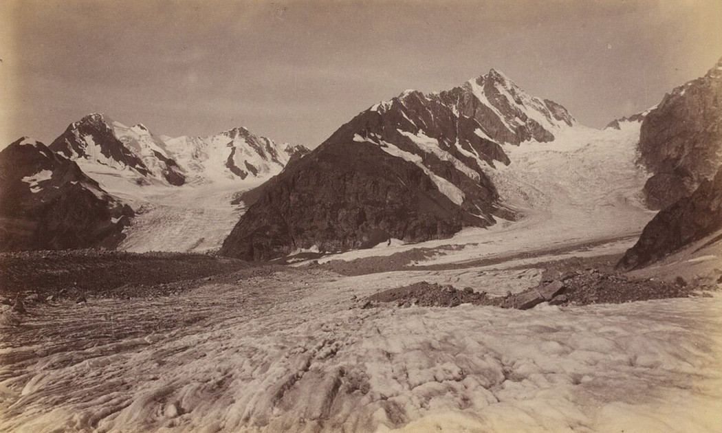 Фото ледника Твибери, сделанное исследователем Кавказа, Морицом Деши в 1885 году