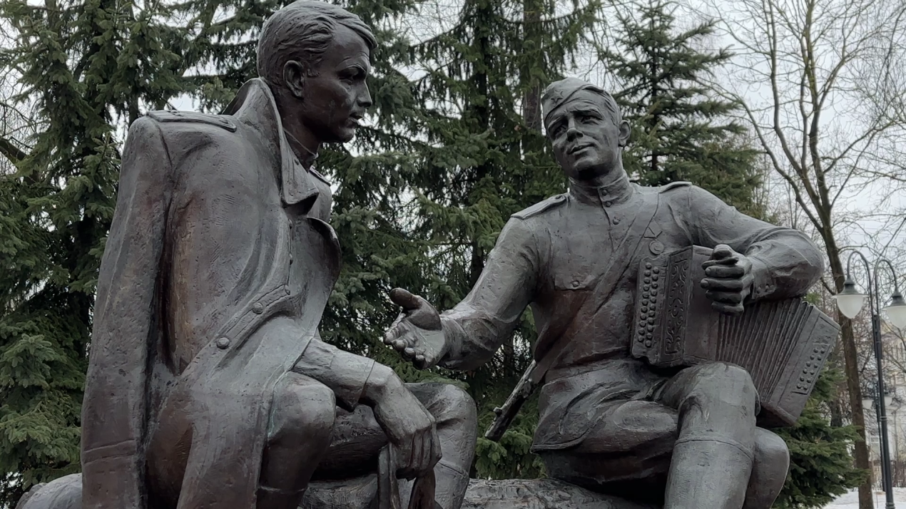 Памятник Твардовскому и Тёркину. Фото: И. Шидловский