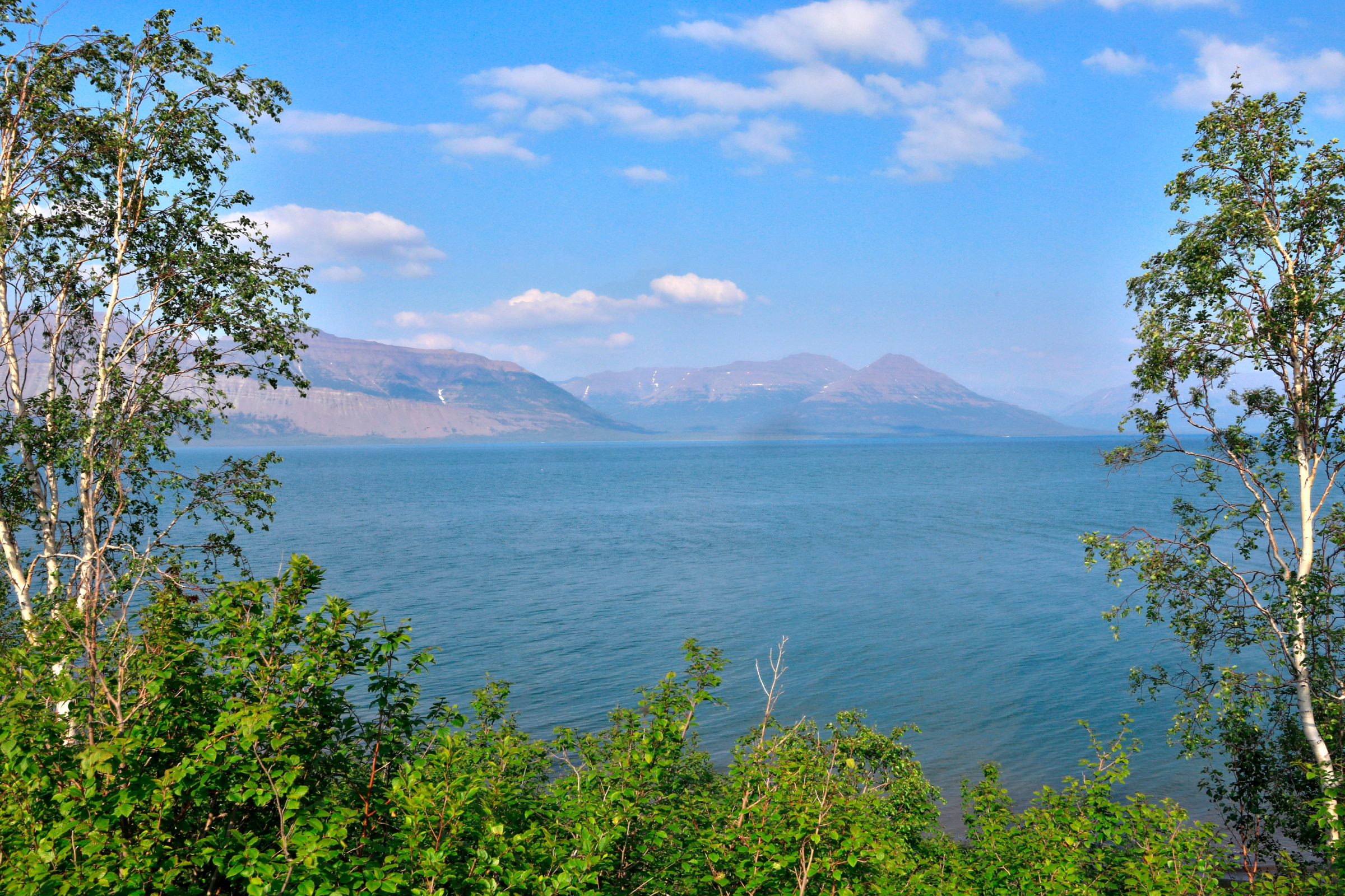 Озеро Лама в центральной части на фоне гор Микчангда. Фото: Владимир Горбатовский
