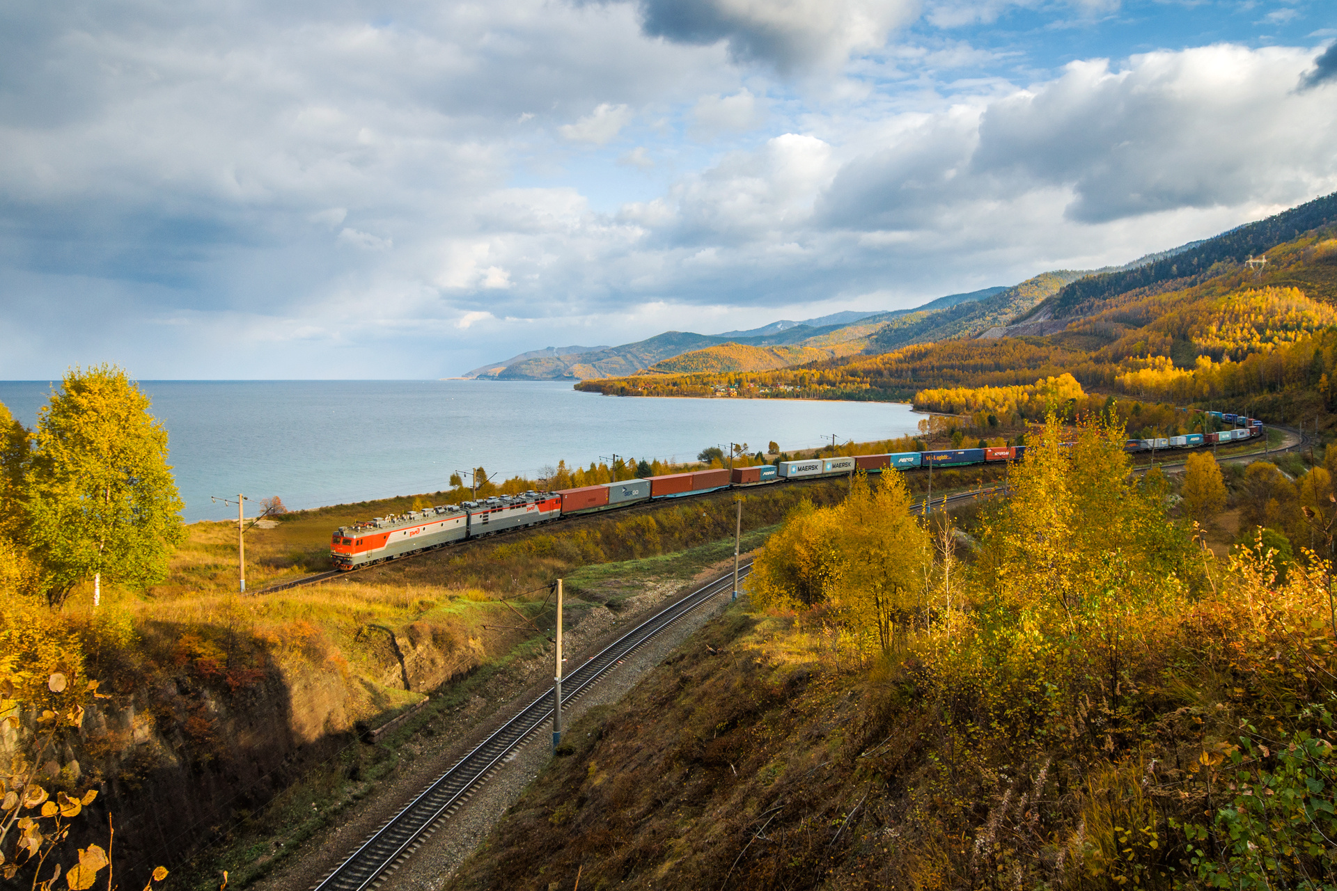 Транссиб в районе Байкала. Фото: Алексей Задонский, участник конкурса РГО 