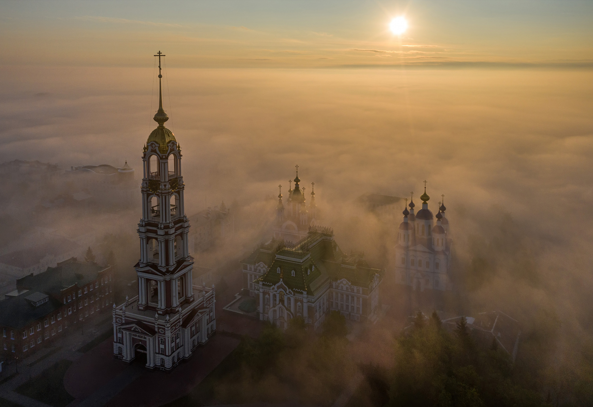 Не будучи профессиональным. Валерий Горбунов фотограф Тамбов. Тамбов туман. Храм туман с птичьего полета. Самая красивая Страна РГО 2021.