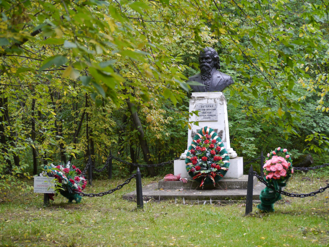 Томск. Могила Г.Н. Потанина. Фото: В. Дорофеев