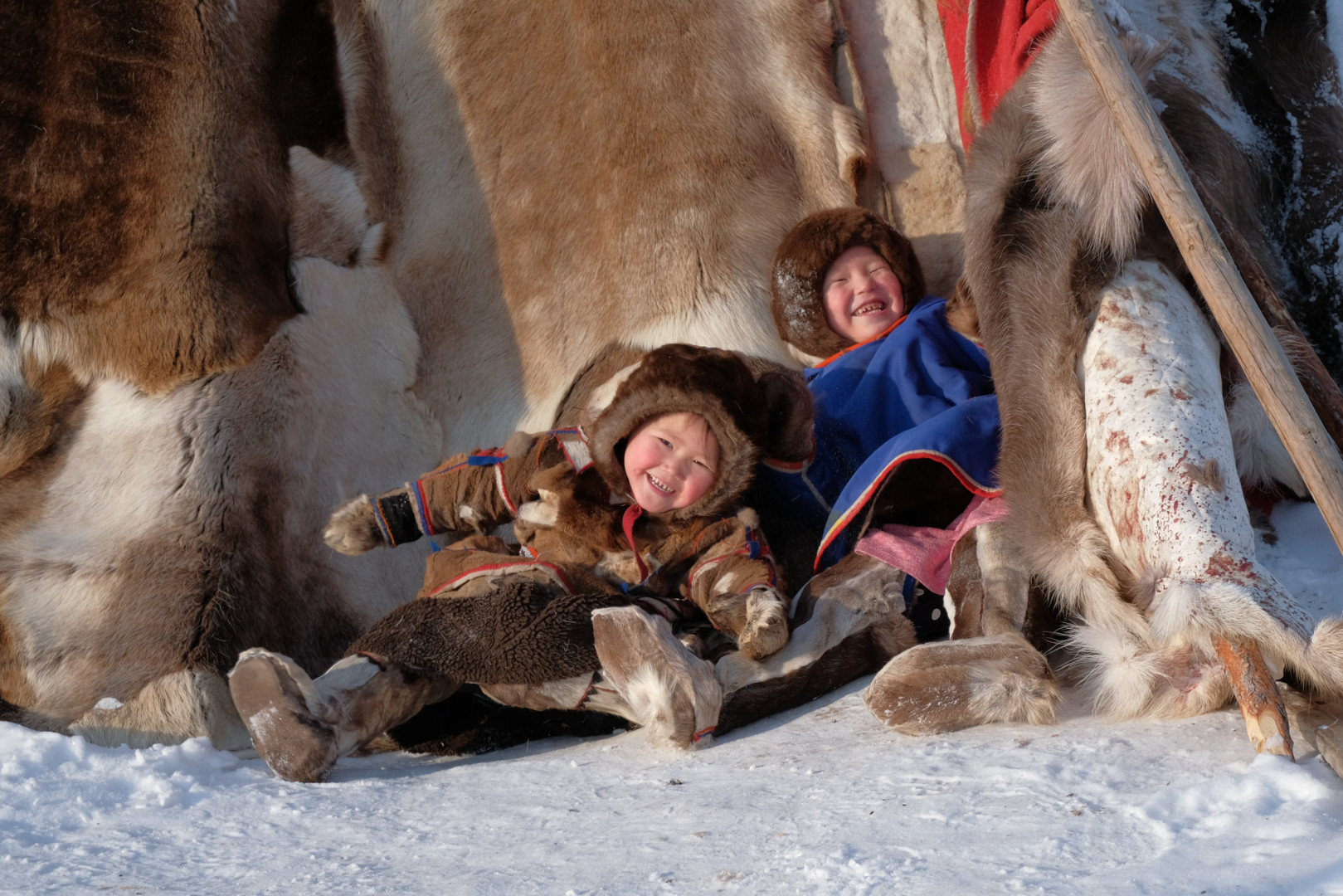 Chum life. Games “outside”. Photo: Vasily Shuklin, participant of the RGS's contest "The Most Beautiful Country"