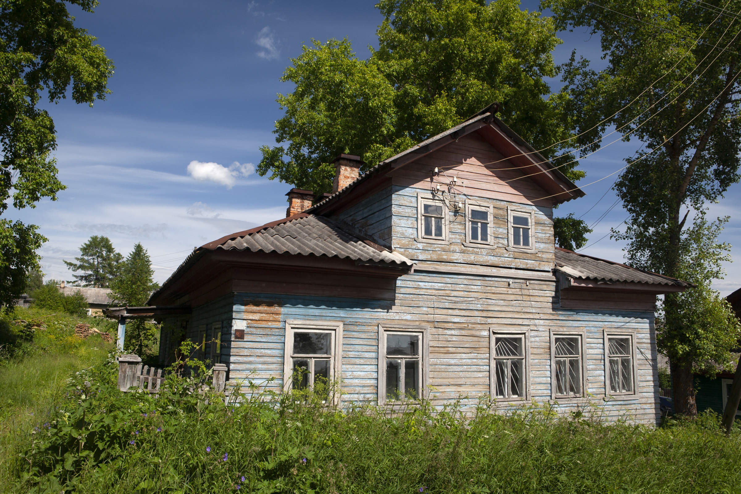 Старый дом конца XIX века в поселке Пинега. Фото: Владимир Горбатовский
