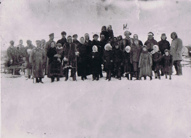 Таймыр, Бегичев с местным населением, 1906 г. Фото: https://goskatalog.ru