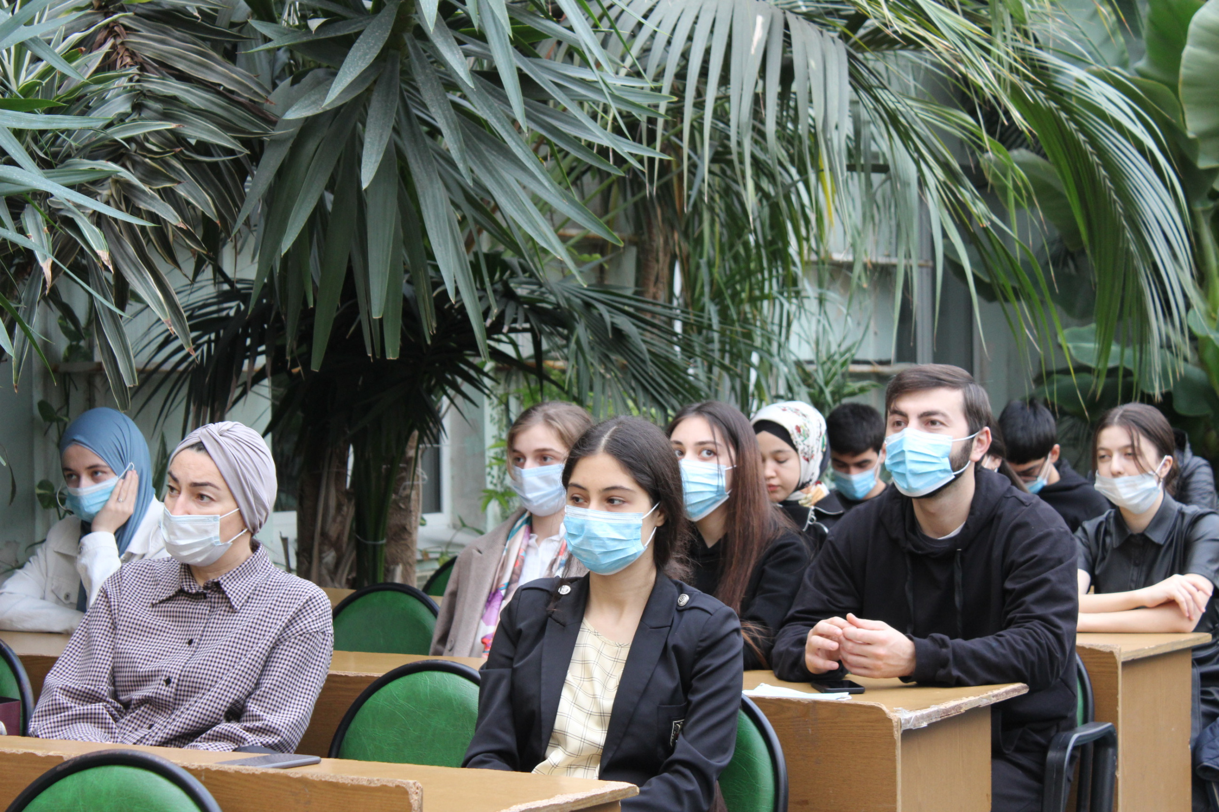 Участники Геодиктанта. Фото предоставлено Дагестанским отделением РГО