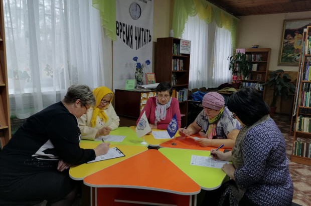 The Geographical Dictation in the village of Domoshovo. Photo: Bryansk Regional Branch of the Russian Geographical Society