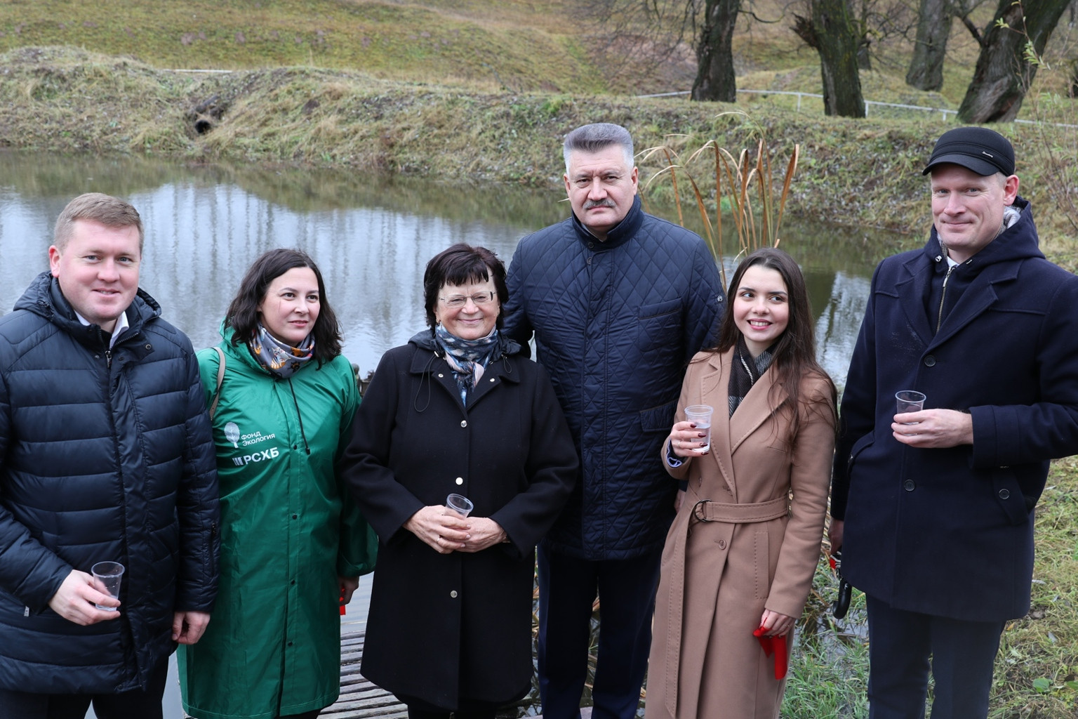 Дегустация воды. Фото: Анна Федотова / пресс-служба Чебоксарского муниципального округа Чувашской Республики