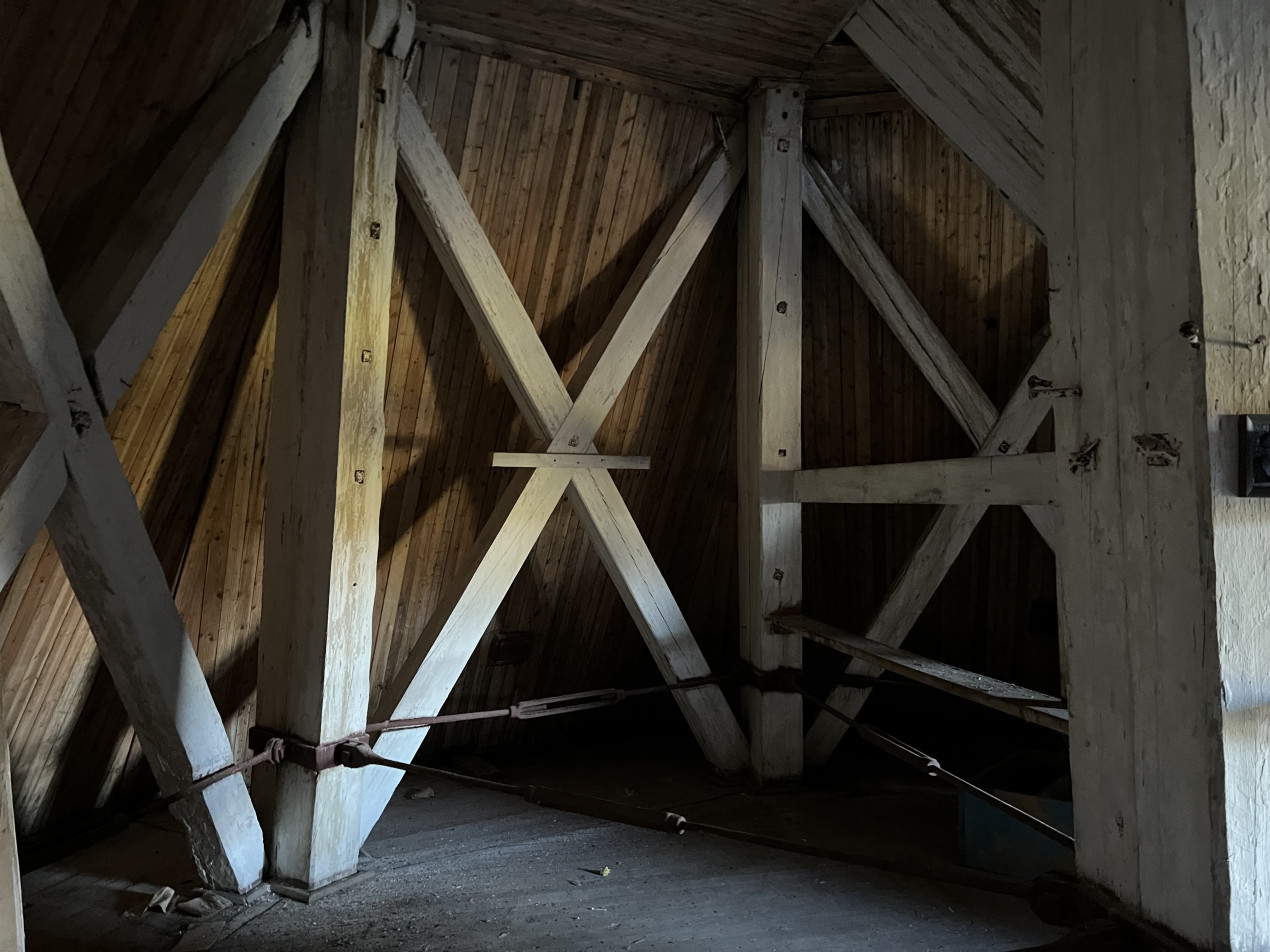Внутри маяка все конструкции также деревянные. Фото предоставлено Центром современной истории 
