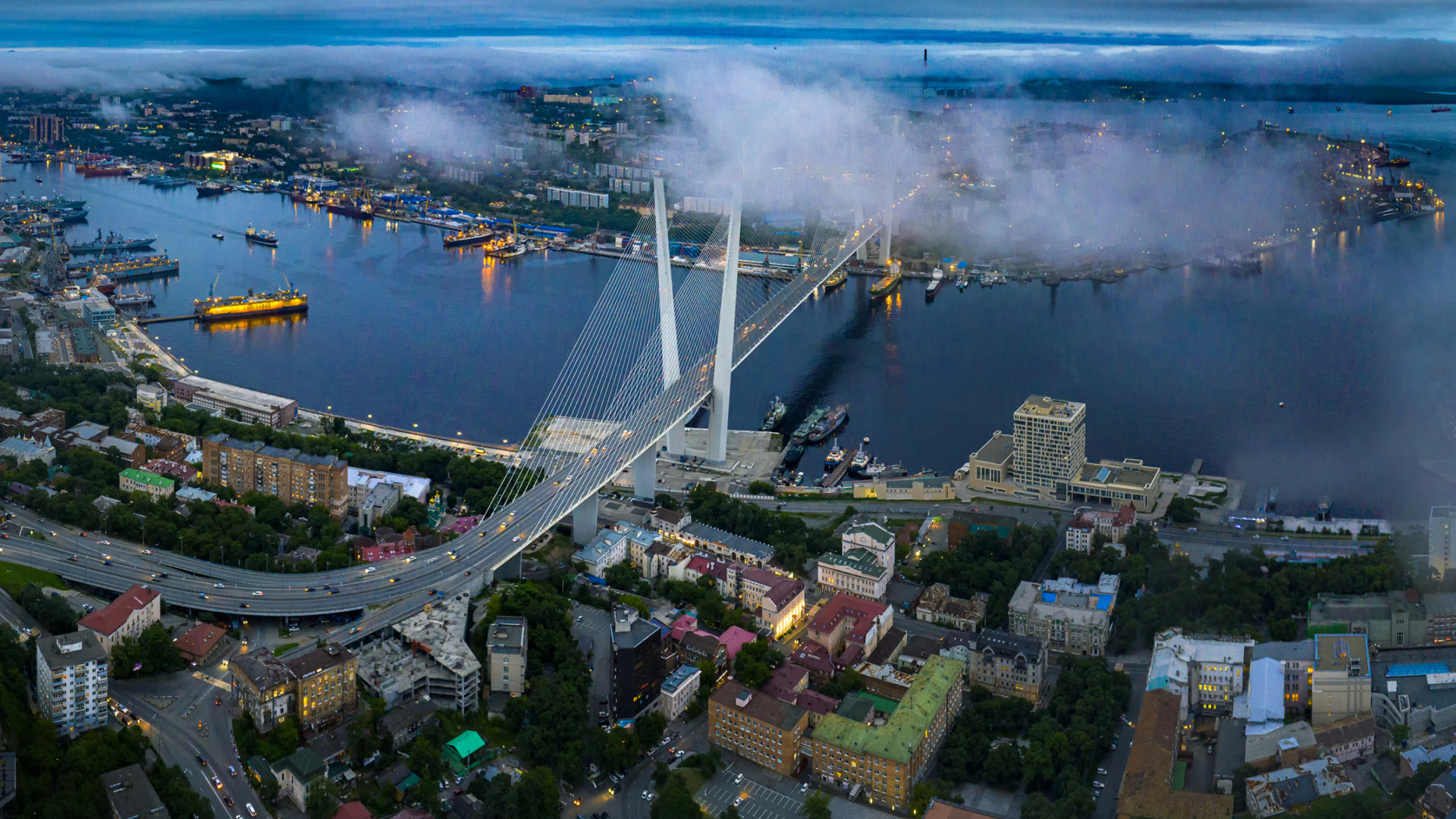 Мост через бухту Золотой Рог во Владивостоке. Фото: Сергей Шандин, участник конкурса РГО