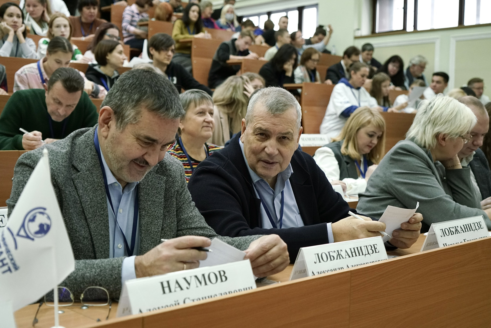 Участники Географического диктанта на центральной площадке. Фото: пресс-служба РГО