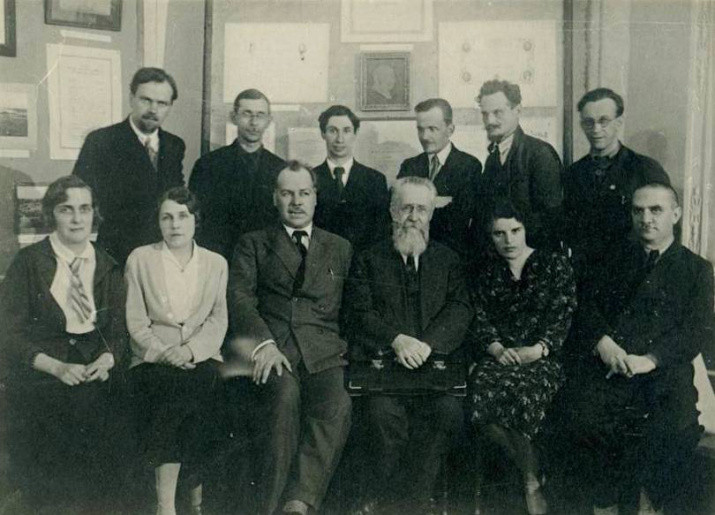 Одна из последних фотографий Николая Вавилова с членами Географического общества. Фото: Научный архив РГО