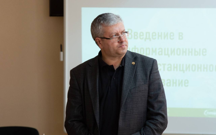 Руководитель Центра РГО в Приднестровье Владимир Фоменко. Фото: пресс-служба ПГУ им. Т. Г. Шевченко