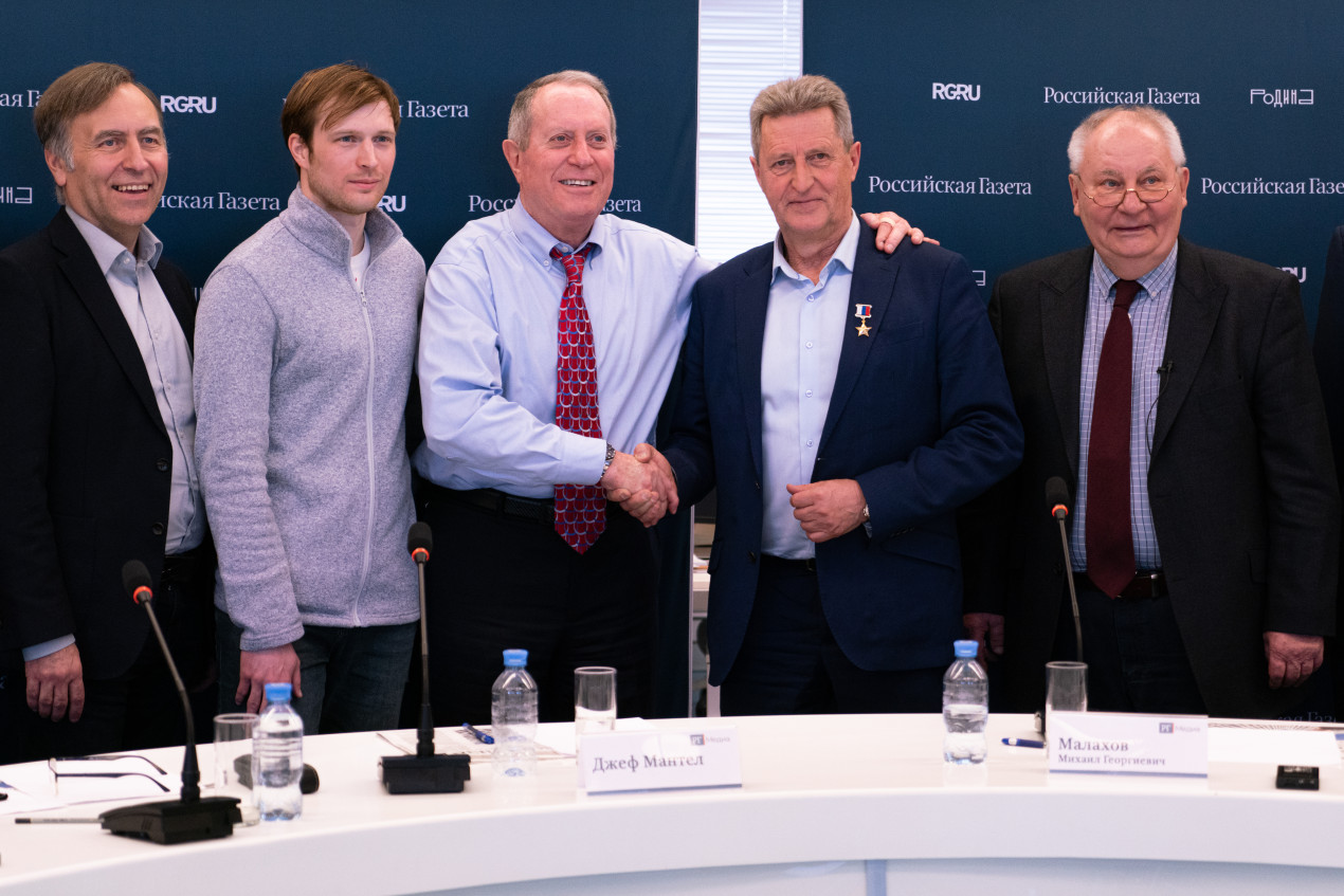 Mikhail Malakhov and Jeff Mantel: A handshake after 30 years. Photo: Anna Yurgenson / RGS press service
