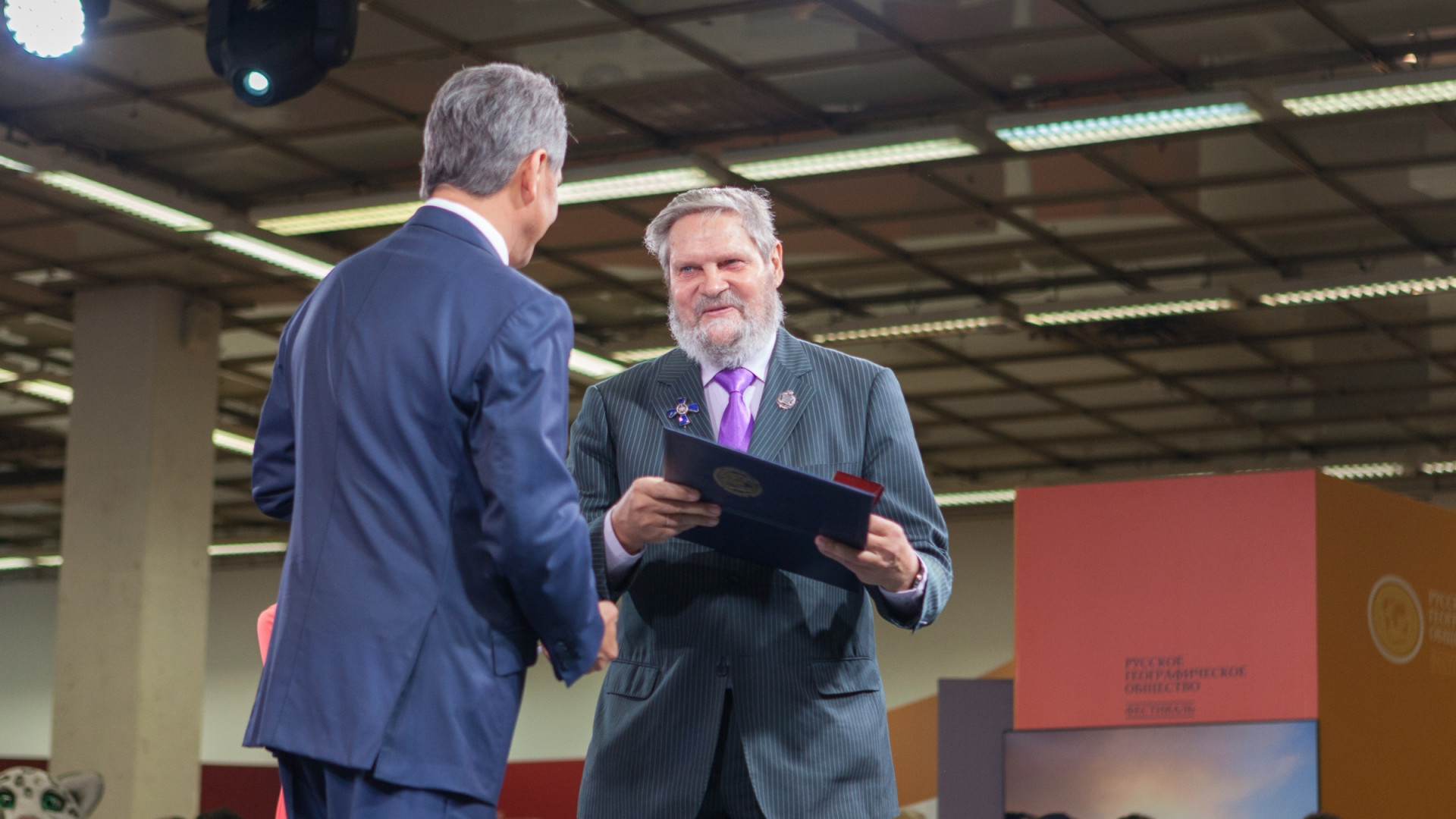 Sergei Shoigu presents a medal to Peter Gunin