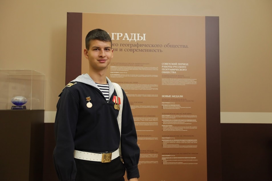 Будущих офицеров заинтересовали награды Русского географического общества