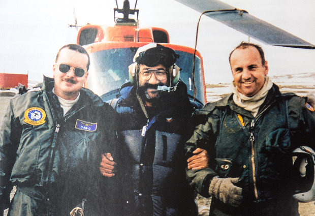 Артур Чилингаров с американскими вертолетчиками антарктической авиации. Фото из личного архива Артура Чилингарова