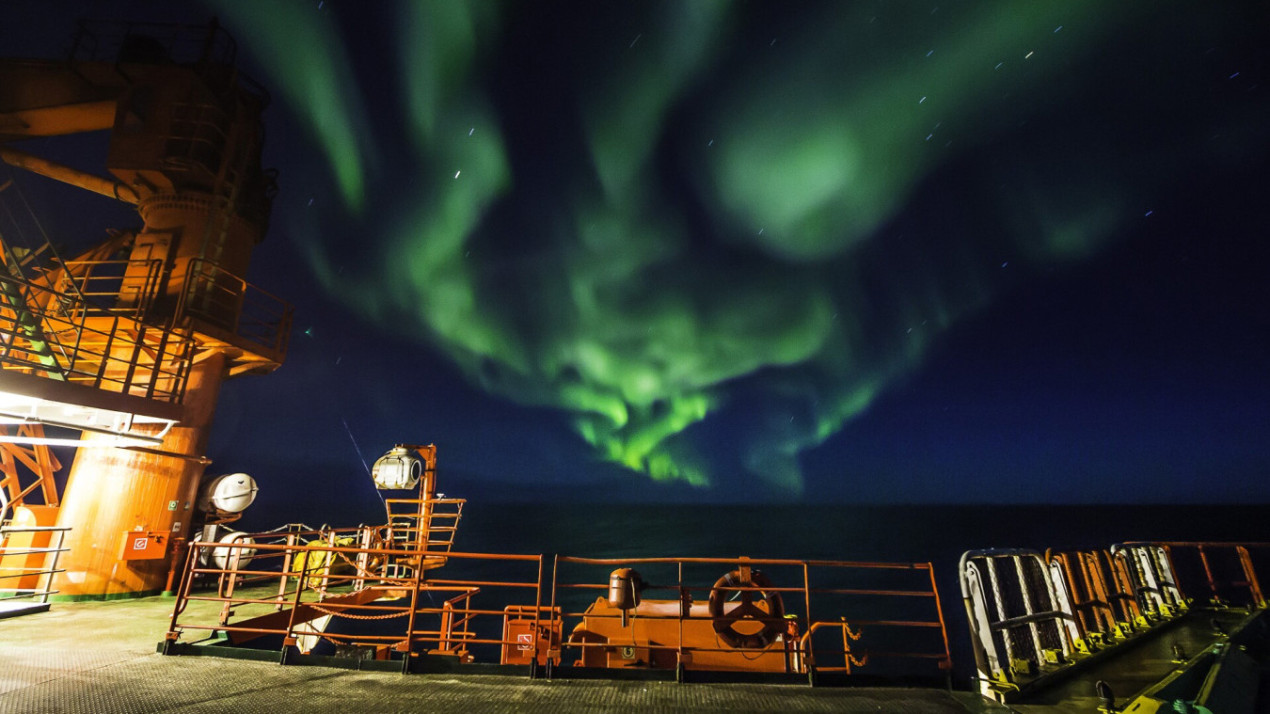 Полярное сияние - не единственное, что может поразить воображение в арктических морях. Фото: Дмитрий Резвов, участник конкурса РГО «Самая красивая страна»
