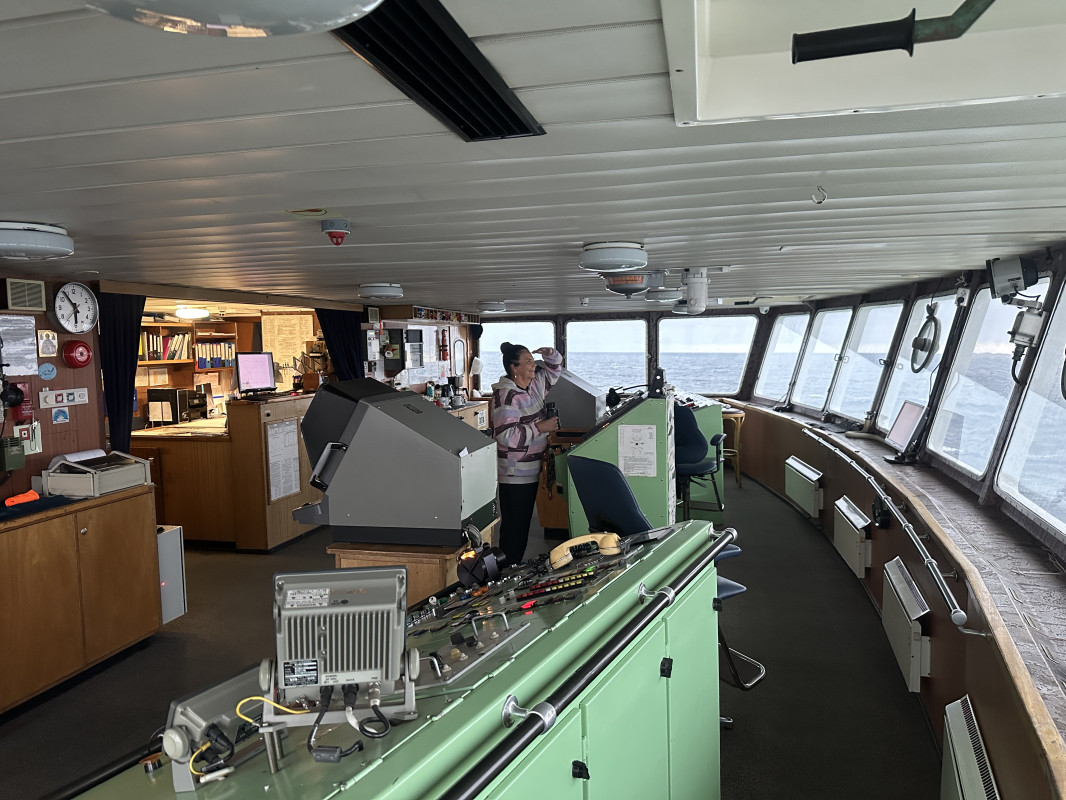 В рубке судна. Фото: О. Батищева