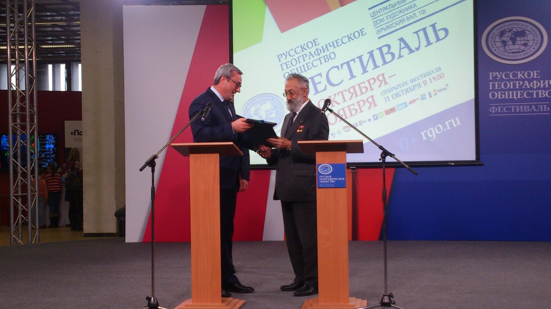 Head of the Republic of Komi Vyacheslav Gaiser and First Vice President of the Society Artur Chilingarov. Photo: Daria Vinichenko