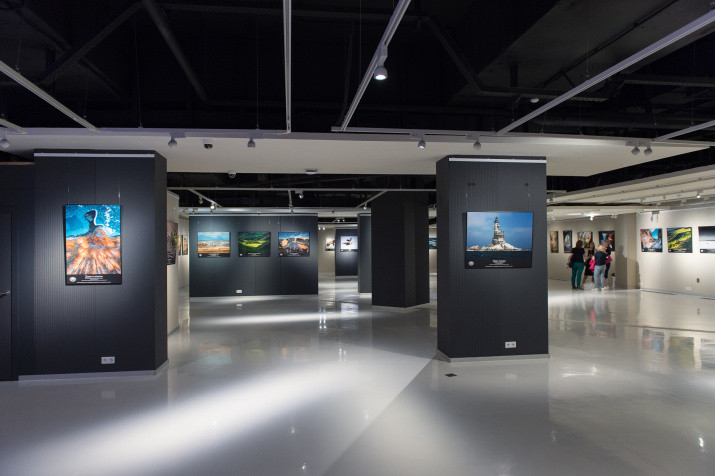 Выставка РГО "Самая красивая страна", проходившая в мае 2019 года в Медиацентре парка "Зарядье". Фото: пресс-служба РГО