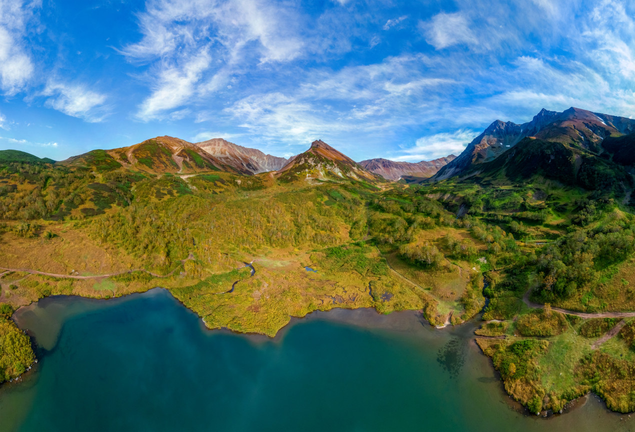 Озеро Тахколоч на фоне вулкана Вачкажец. Фото: Сергей Краснощеков, участник конкурса РГО 