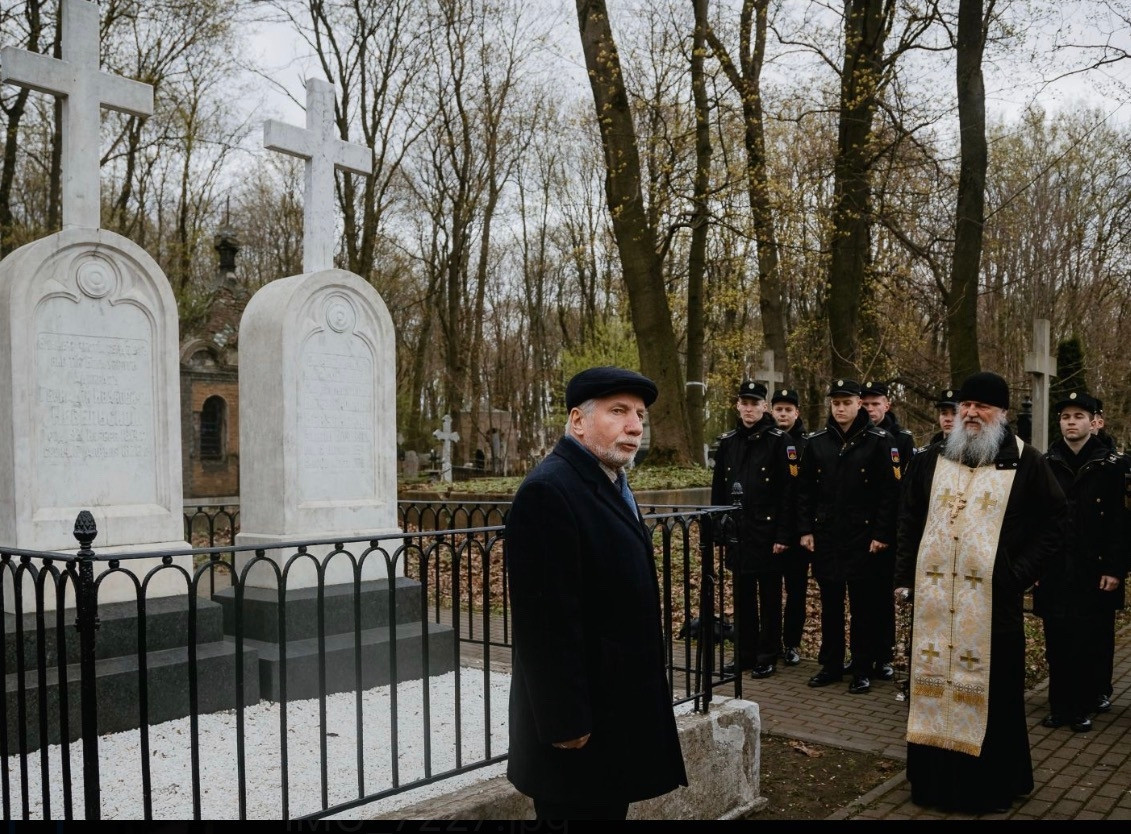 Валентин  Смирнов, доктор исторических наук, член РГО, директор Российского государственного архива ВМФ РФ. Фото - Ольга Смирнова. 