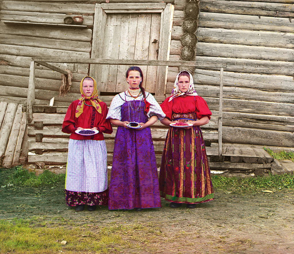 Молодые русские крестьянки недалеко от реки Шексна. 1909. Фото: Сергей Прокудин-Горский