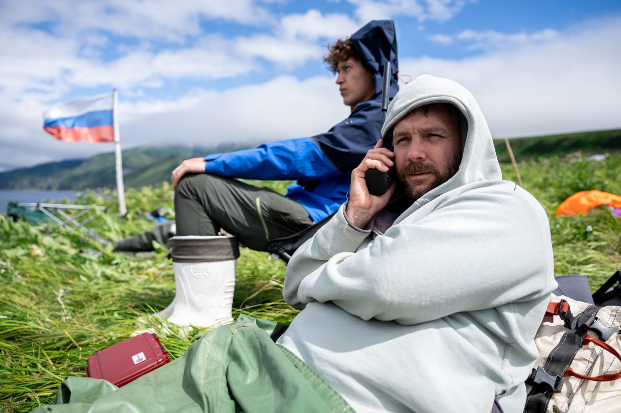 Антон Нуждаев в экспедиции «Восточный бастион — Курильская гряда». Фото: Ксения Михайлова